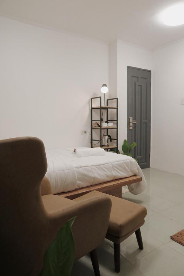 Aj Coffee & Bed Hotel Coron Exterior photo