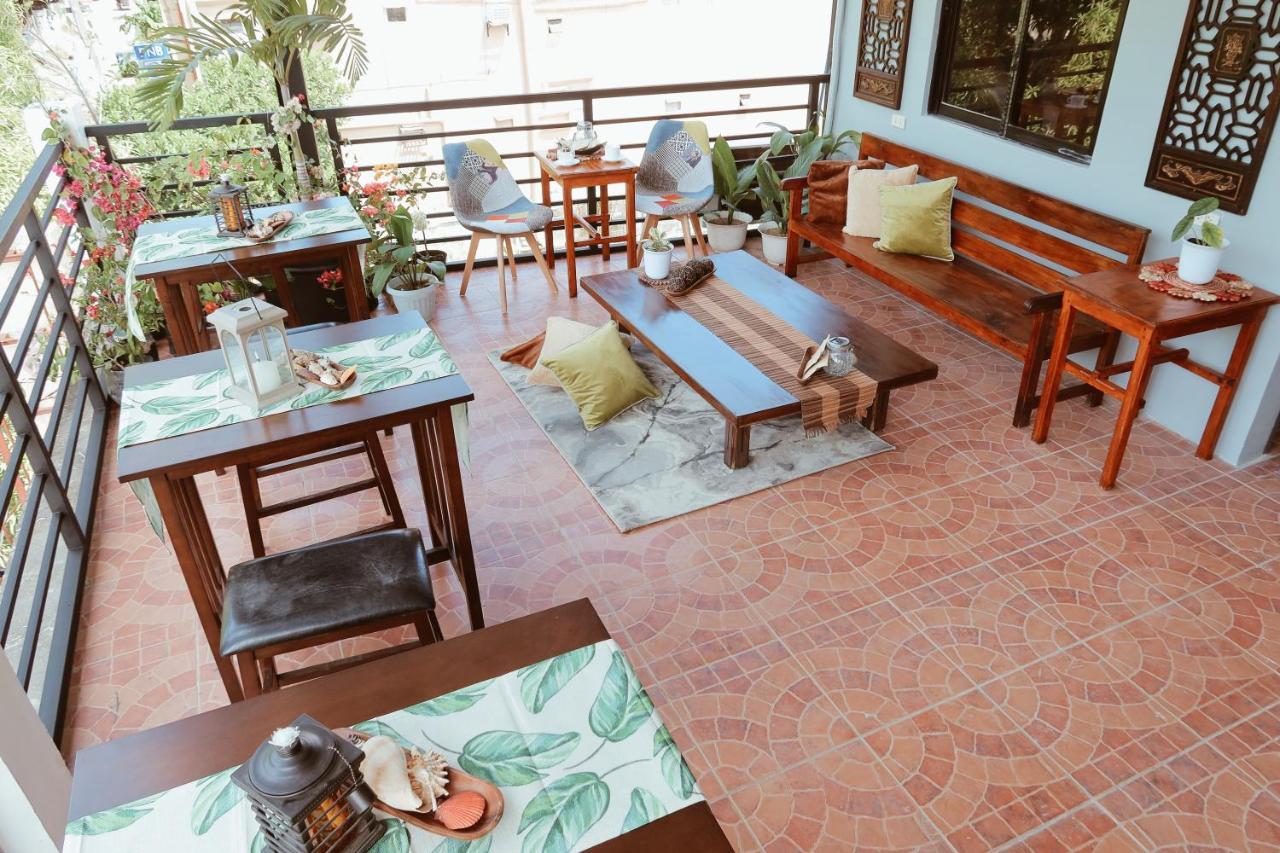Aj Coffee & Bed Hotel Coron Exterior photo