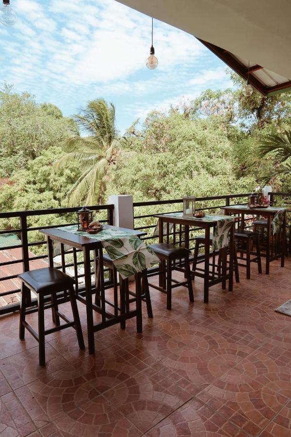 Aj Coffee & Bed Hotel Coron Exterior photo