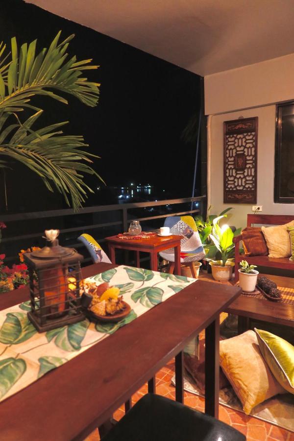 Aj Coffee & Bed Hotel Coron Exterior photo