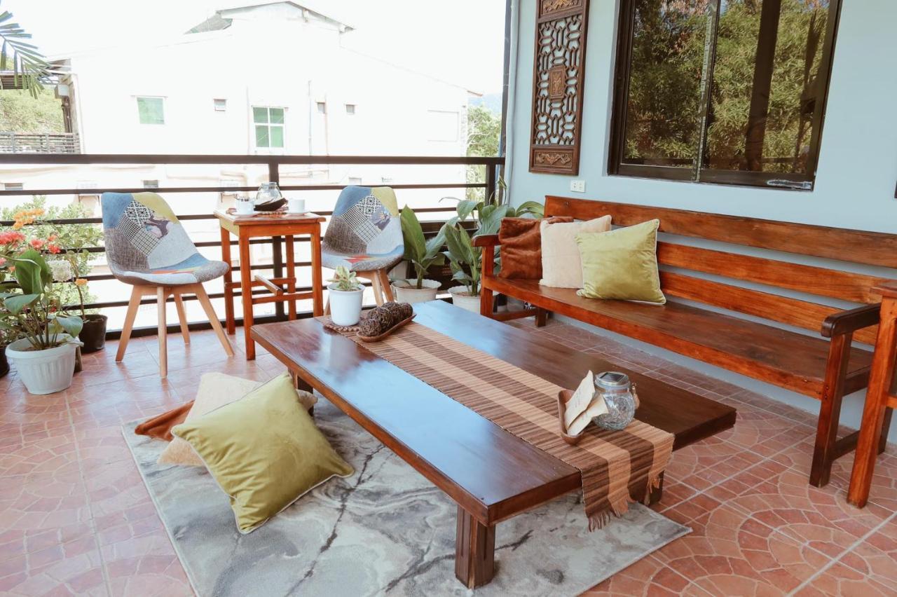 Aj Coffee & Bed Hotel Coron Exterior photo